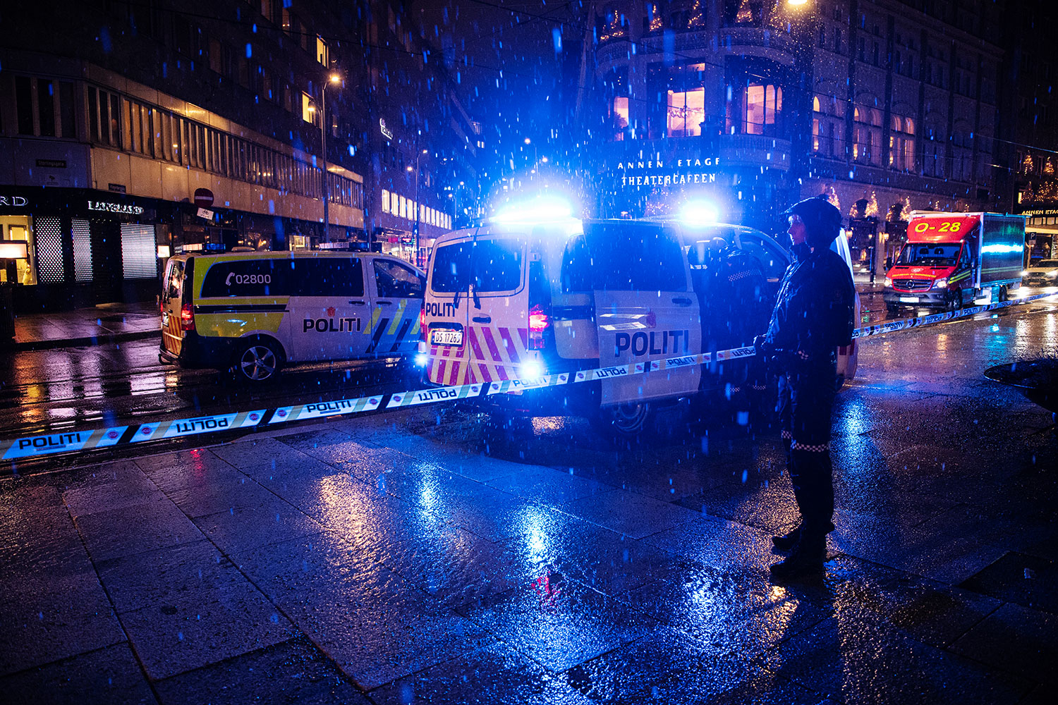 To personer ble alvorlig skadd i en skyteepisode i området Nationaltheateret Oslo sentrum natt til søndag. En person er pågret, og flere vil det bli, ifølge politiet.