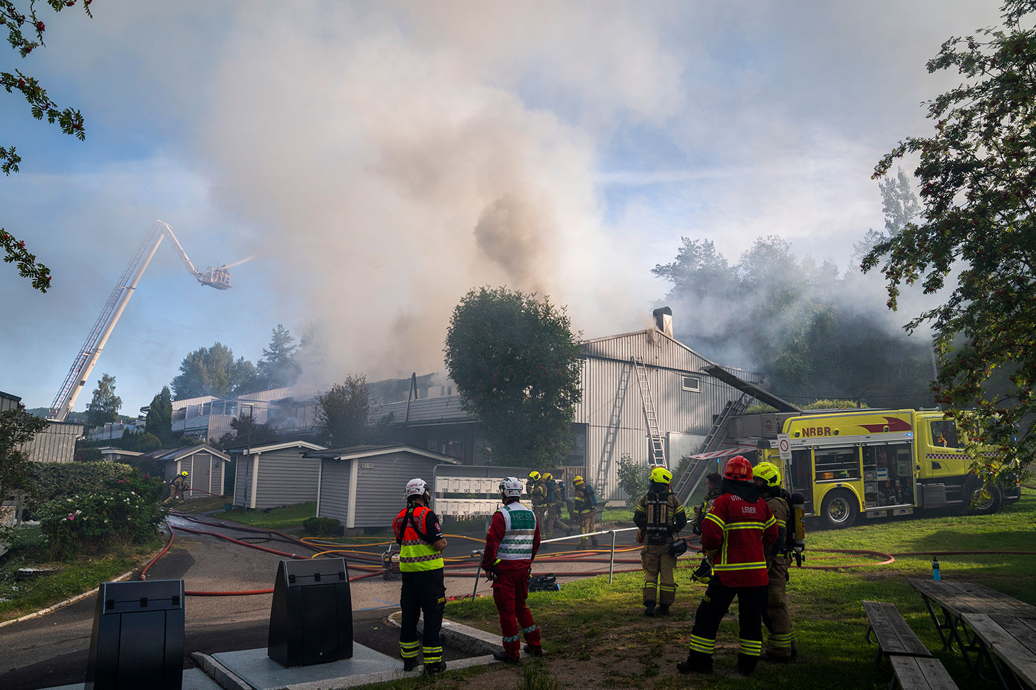 Det brant i et rekkehus med fire boenheter i Smiuveien på Stovner i Oslo søndag morgen.