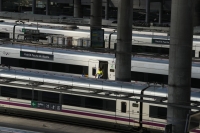 Spanias regjering vil kutte reisetiden med tog mellom Madrid (bildet) og Barcelona til snaut to timer.