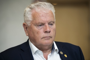 Svindlere utgir seg for å være politi eller bank