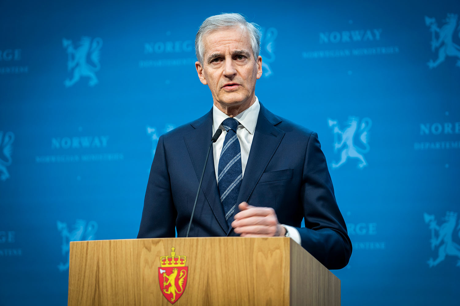 Statsminister Jonas Gahr Støre holder pressekonferanse om situasjonen i Ukraina.