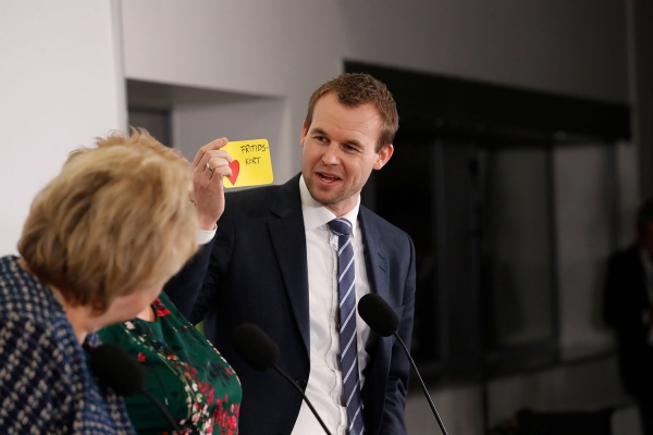 Allerede før statsminister Erna Solberg (H) formelt har utnevnt KrF-nestleder Kjell Ingolf Ropstad til ny statsråd, blåser det skeiv motvind mot den påtroppende familieministeren.
