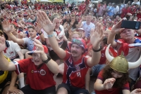 Norske supportere ror på Ocean Drive i Miami Beach fredag kveld.