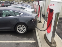 NORMAL LEVERING: Tesla kan melde om en leveringstid som er så å si den samme som for konvensjonelle biler.