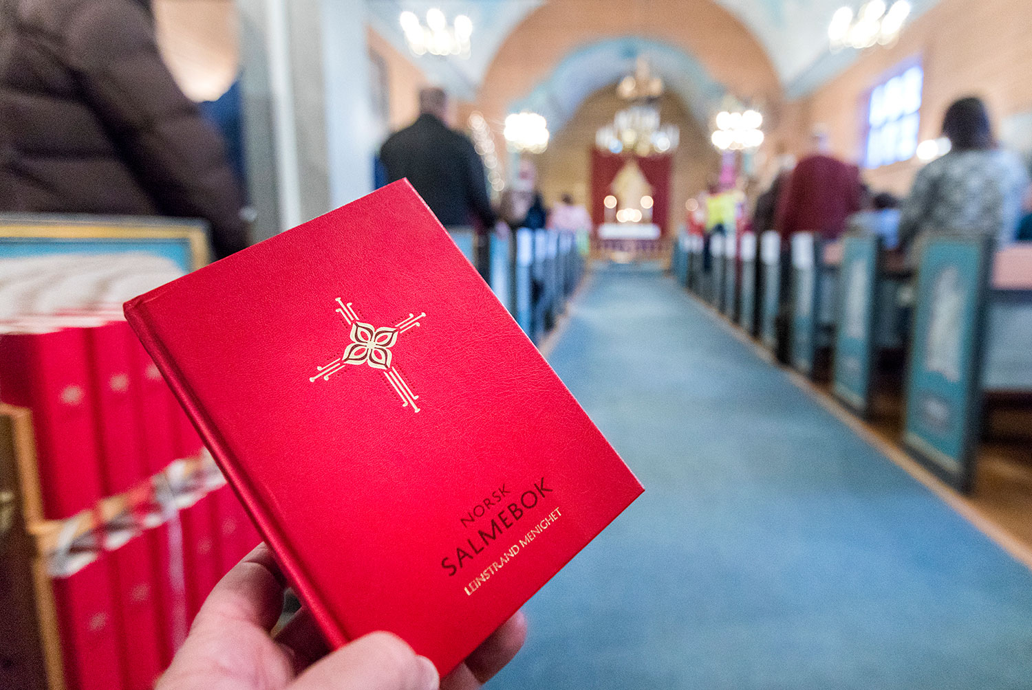 En gruppe som har vurdert salmesang i norske kirker konkluderer med at det er greit, så lenge man holder folk på god avstand.