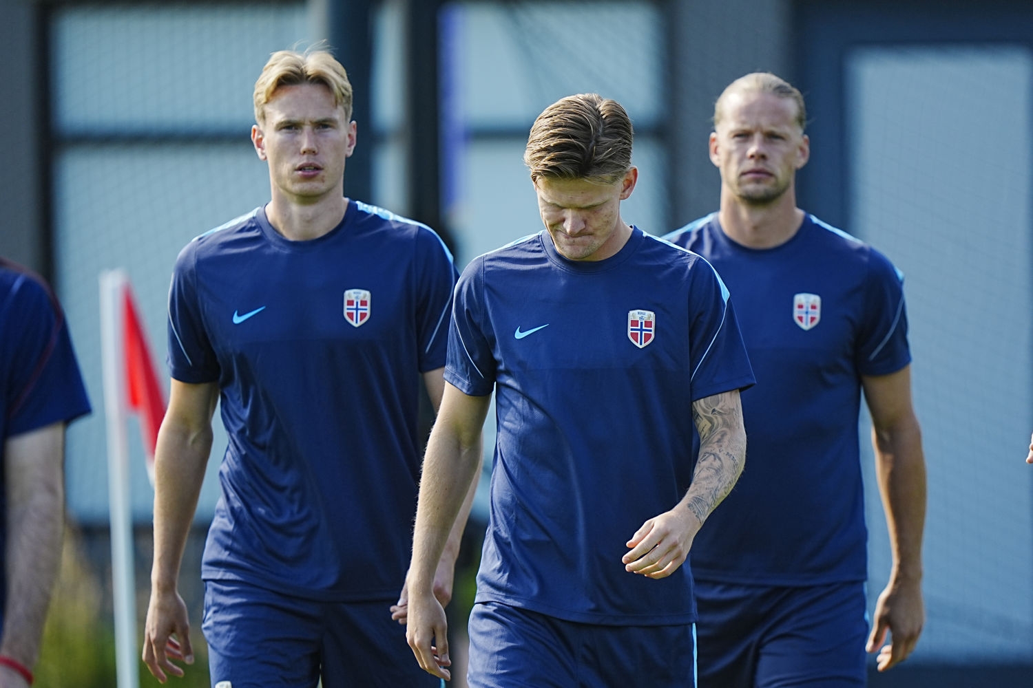 David Møller Wolfe (i midten), Torbjørn Heggem (til v.) og Ørjan Nyland var utvalgt til å møte mediene dagen før kampen mot Frankrike i fotball-VM. Norge har aldri slått en europeisk nasjon i VM-sluttspill.