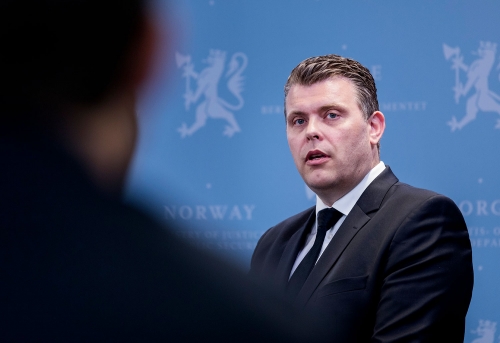Energy Au Pair fungerte som mellojustisminister mledd da Jøran Kallmyr (Frp) ansatte au pairen som nå er utvist fra Norge.