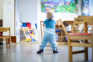 Tips til foreldre ved barnehagestart: – La barnet utforske
