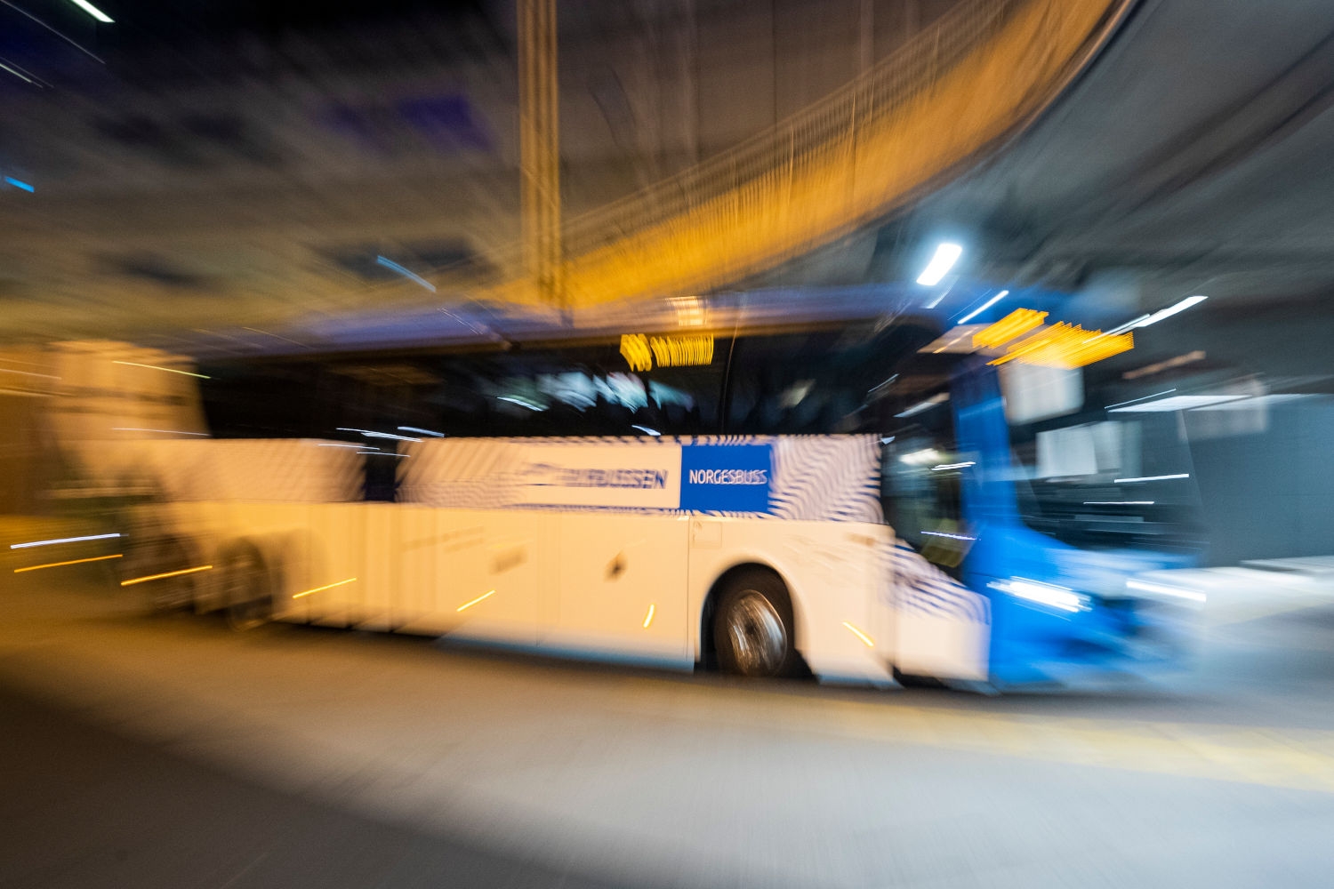 3.800 bussjåfører er tatt ut i streik etter at partene ikke kom til enighet hos Riksmekleren natt til søndag.