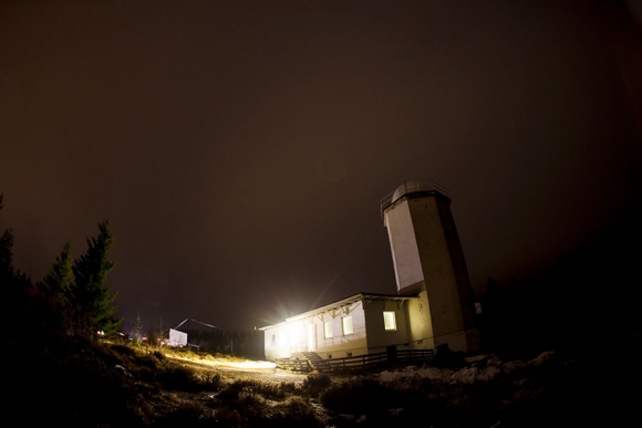Solobservatoriet på Harestua er blitt frastjålet minst fire kraftige teleskoper etter et innbrudd natt til onsdag.