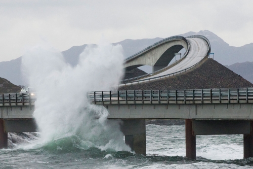 Scener til den nye James Bond-filmen «Bond 25» kan bli spilt inn ved Atlanterhavsveien i Møre og Romsdal.