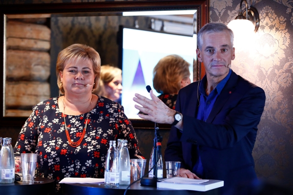 Erna Solberg og Jonas Gahr Støre nærmer seg dødt løp, i alle fall på augustmålingen til Dagens Næringsliv.