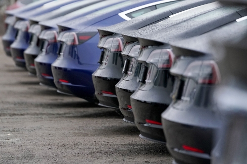 LOKOMOTIVET: Tesla Model 3 er årets salgsvinner, med rundt 11.000 leverte biler. Modellen har alene en markedsandel på 12,4 prosent i det norske personbilmarkedet.