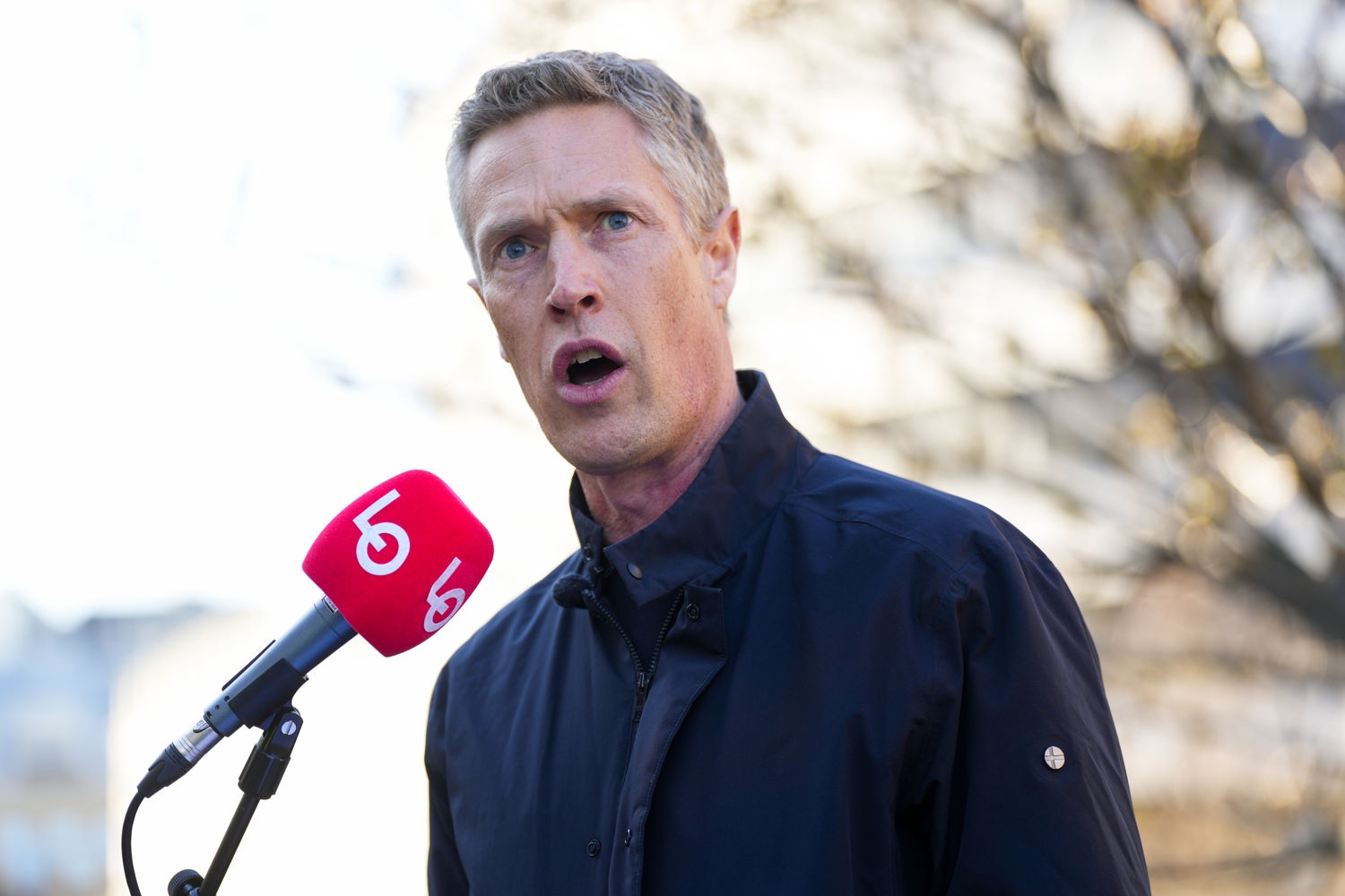 Fellesforbundet-leder Christian Justnes da han holdt appell under en markering for de streikende hotell- og restaurantarbeiderne på Jernbanetorget i Oslo 23. april.