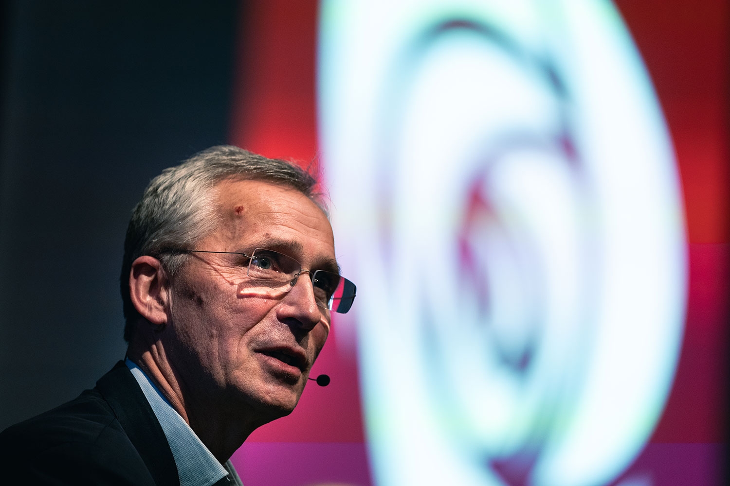 Tidligere Nato-sjef Jens Stoltenberg blir ny finansminister, erfarer flere medier.