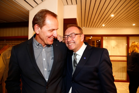 Yngve Carlsen, leder i Norsk Flygerforbund og informasjonssjef Knut Morten Johansen i SAS er fornøyde med at streiken er over.