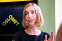 Forsknings- og høyere utdanningsminister Iselin Nybø konstaterer at mange begynner på høyere utdanning, men færre fullfører det de har begynt på.