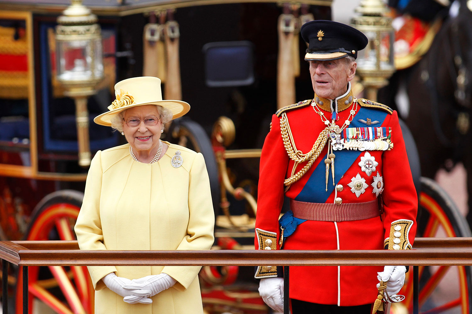 I over 73 år sto prins Philip ved konas side. I de siste årene som dronning må Elizabeth søke støtte hos andre, trolig hos dem som står henne nærmest, både i familien og i arverekken.