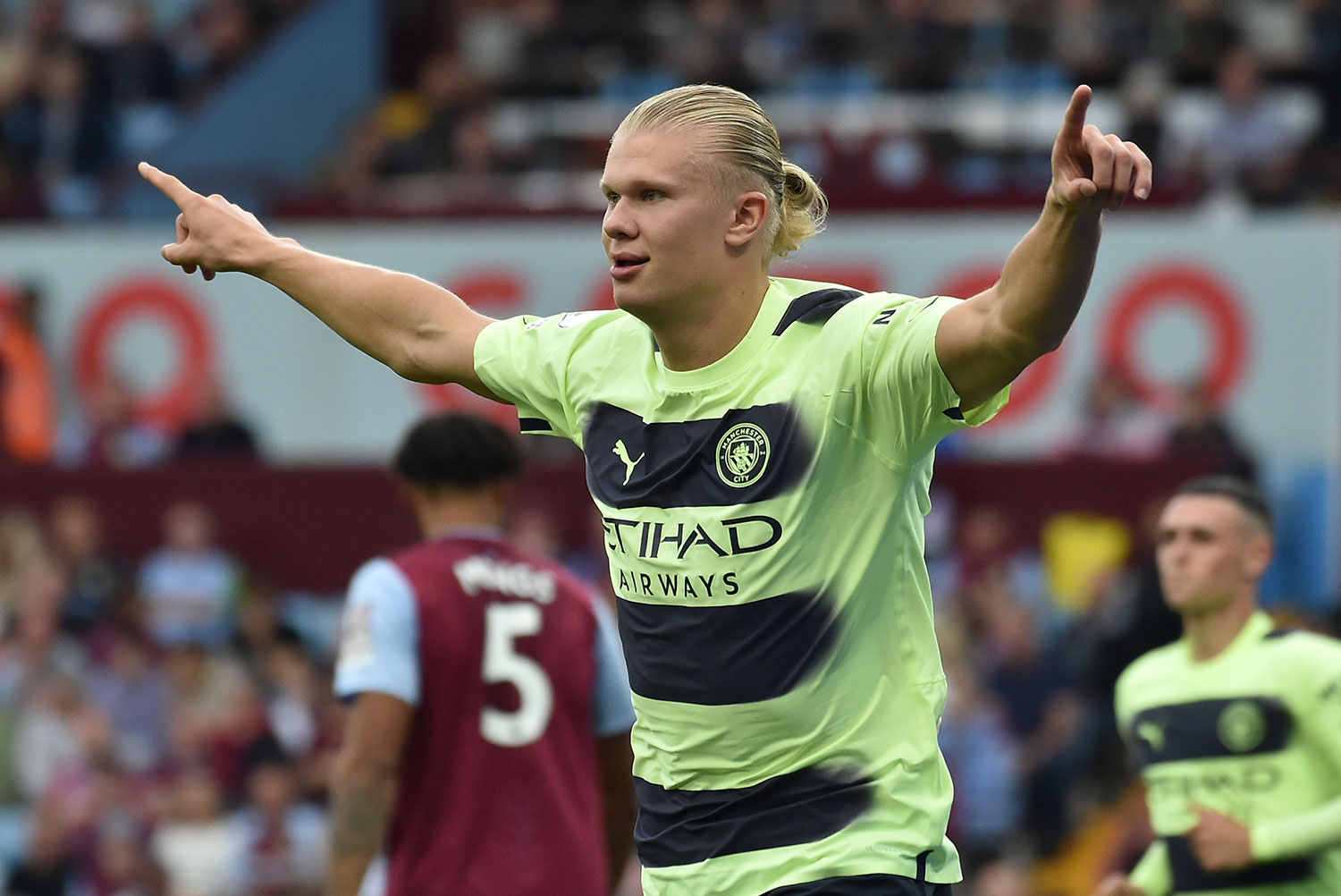 Erling Braut Haaland scoret 1-0-målet mot Aston Villa.