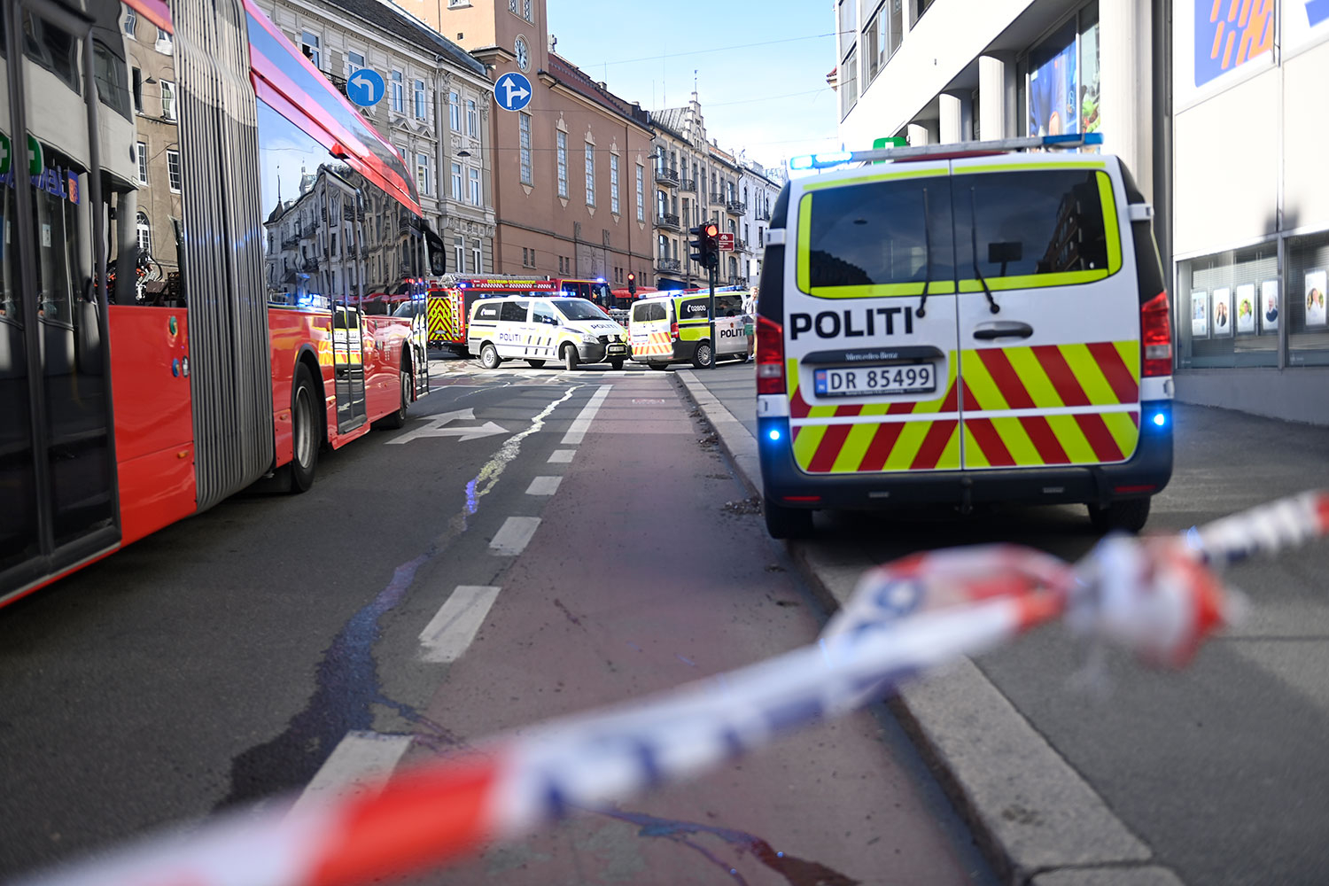 En syklist er bekreftet omkommet etter en trafikkulykke i krysset mellom Ullevålsveien og Waldemar Thranes gate i Oslo.