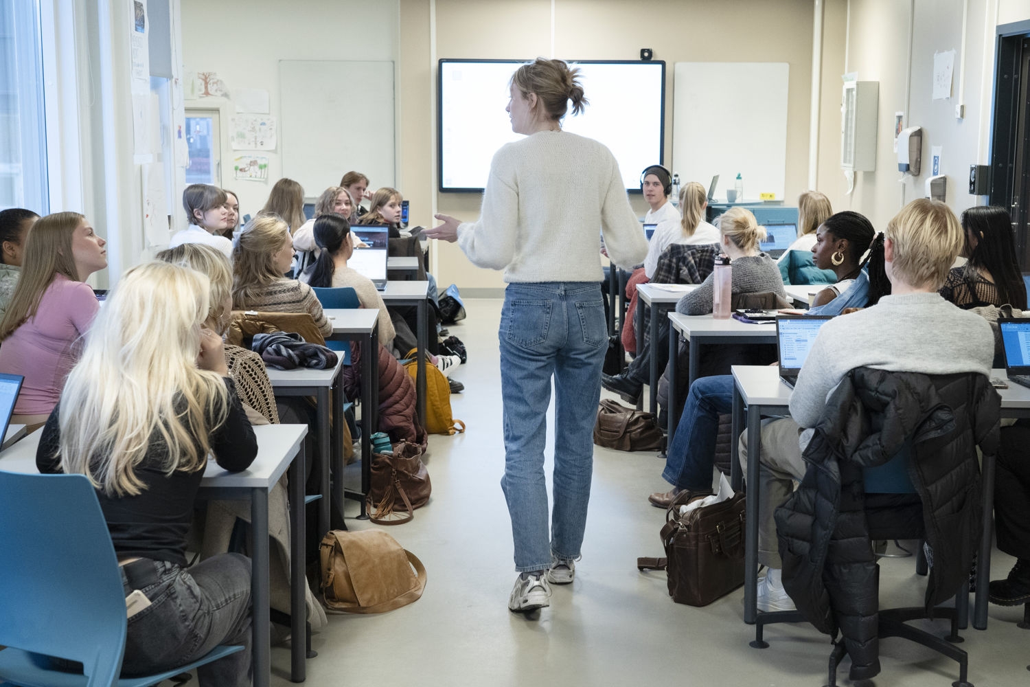 Nye nasjonale retningslinjer skal sendes ut på høring for å bremse det økende skolefraværet i Norge.