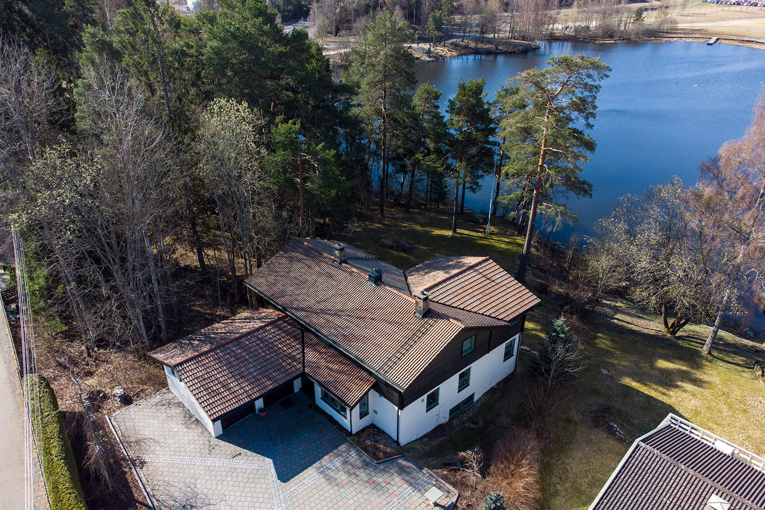 Huset til drapssiktede Tom Hagen i Sloraveien 4 i Lørenskog. Hagen er siktet for å ha drept ektefellen Anne-Elisabeth Hagen. Pågripelsen skjedde halvannet år etter at den 68 år gamle kvinnen forsvant fra hjemmet sitt.