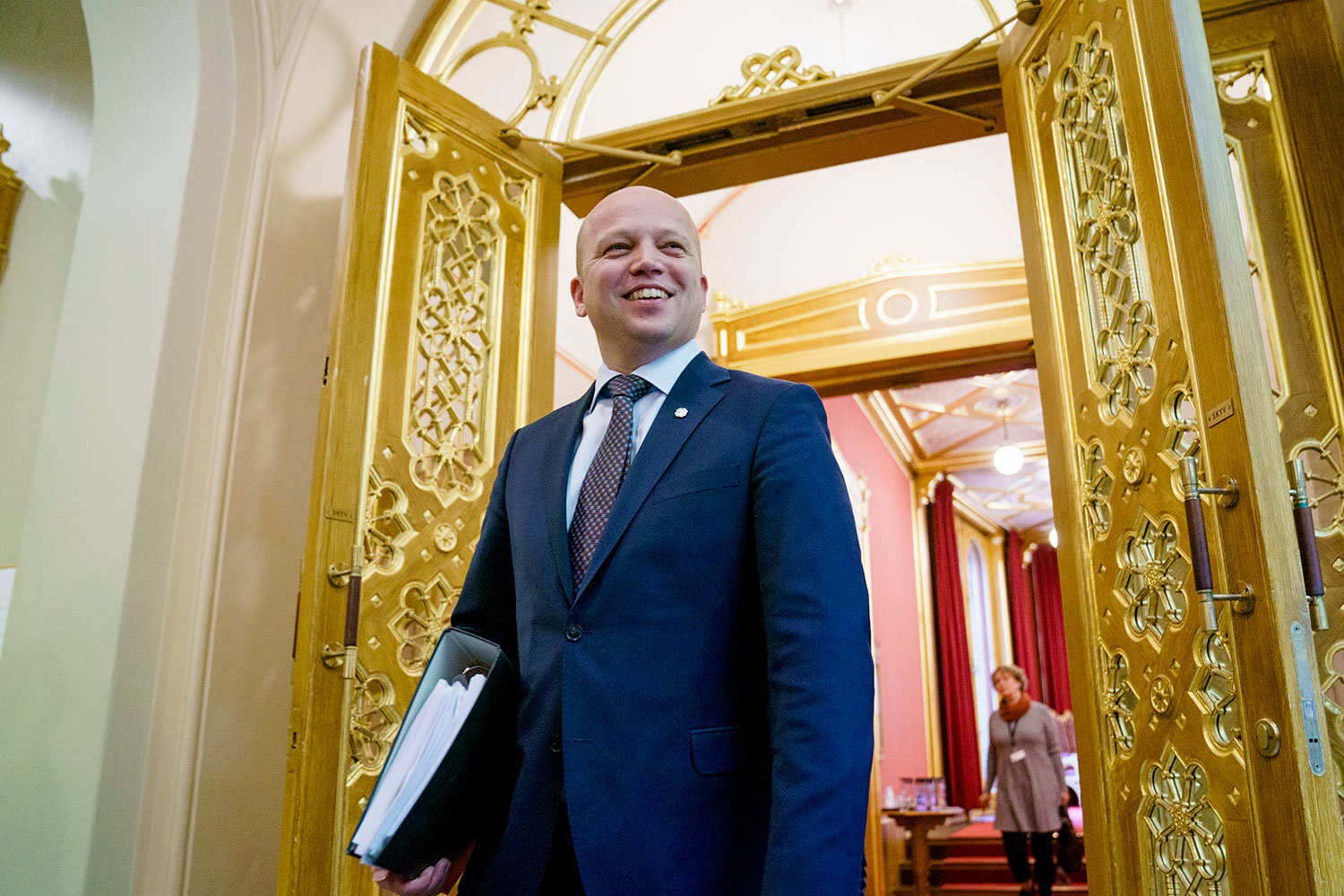 Finansminister Trygve Slagsvold Vedum (Sp) vil prioritere forsvar og beredskap i statsbudsjettet for 2023. Her er han i Stortinget etter framleggelsen av regjeringens forslag til endringer i statsbudsjettet for 2022.