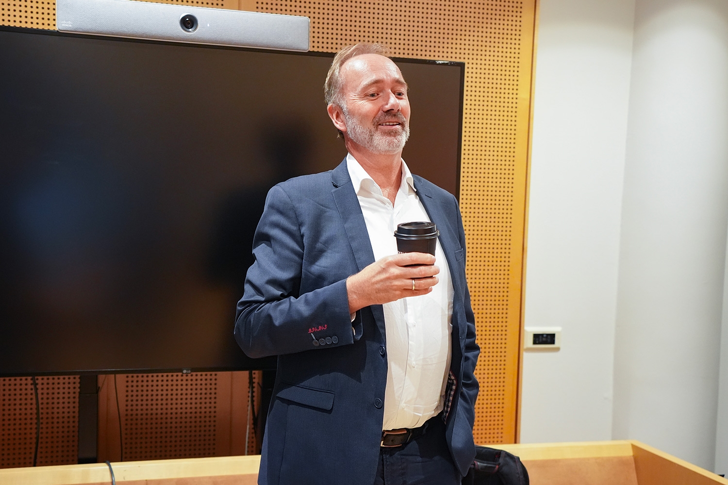 Trond Giskes Nidaros-parti tilbyr et skjema der deres medlemmer kan overføres til andre kommunelag. Partisekretær Kjersti Stenseng synes dette er problematisk og vil se på om det er behov for å justere vedtektene.