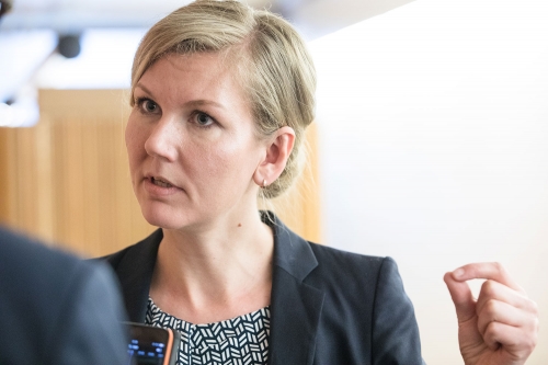 Arbeiderpartiets Marianne Marthinsen foreslår en pakke med tiltak for å bekjempe at selskaper flytter overskudd ut av landet.