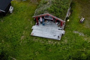 Hytta i Nes i Ådal der Jonas Aarseth Henriksen (30) ble funnet drept i august 2023.