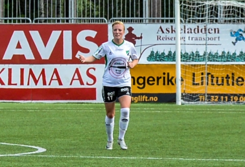 Stina Næss Berge sendte Hønefoss BK i ledelsen etter tolv minutter.