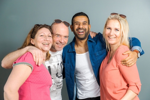 Programlederne Elisabeth Tøtte Hansen (f.v.), Jan-Erik Wilthil, Chetan Rastogi og Anne-Marit Borgen Werring gleder seg storveis til å gi lytterne morgensendinger fra alle kommunene i Buskerud gjennom hele mai.