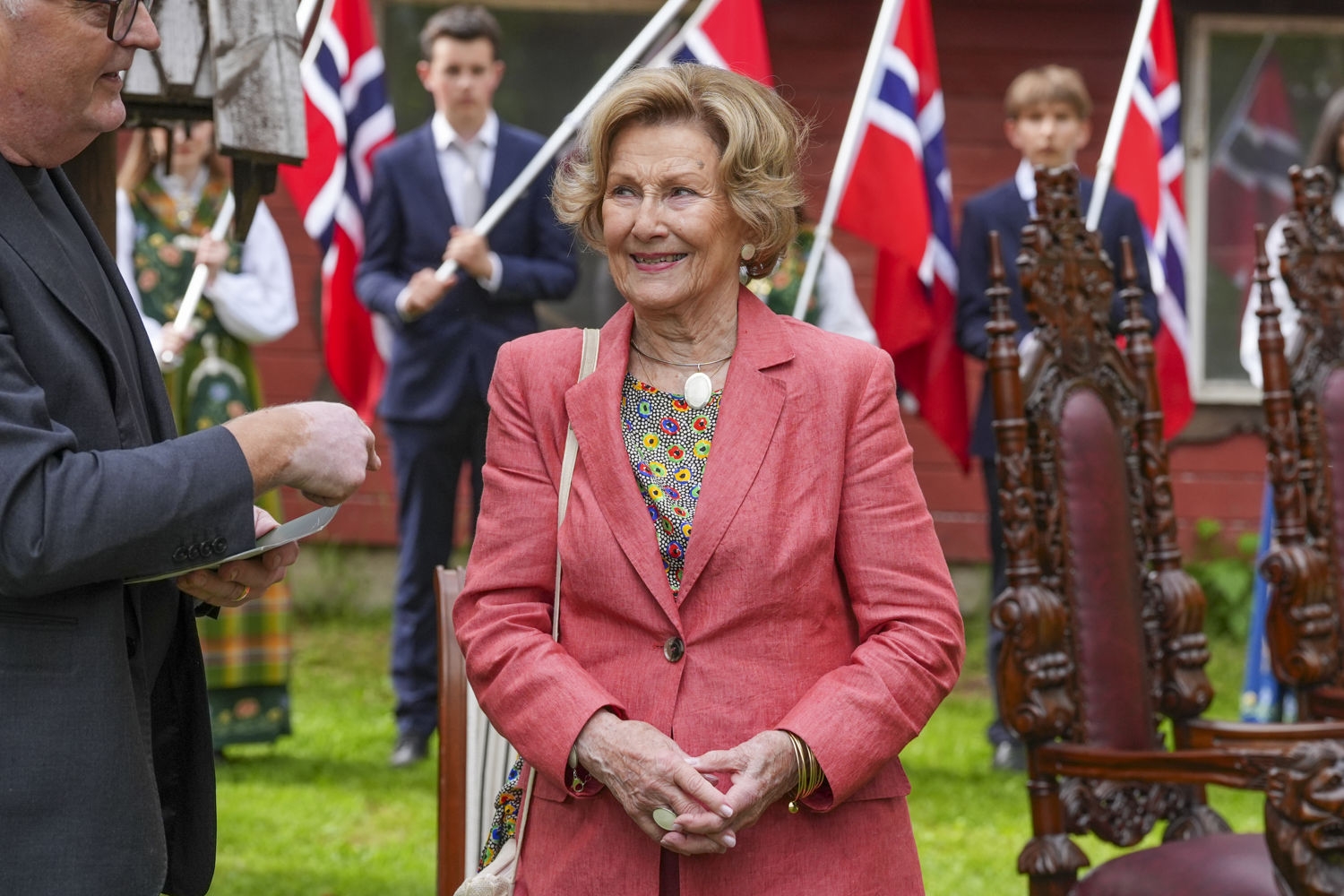 Dronning Sonja da hun nylig var på offisielt besøk til Beiarn og Saltstraumen.