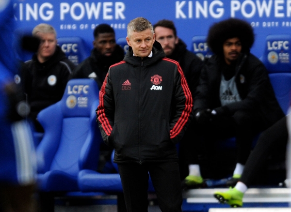 Ole Gunnar Solskjær på sidelinjen under Manchester Uniteds 1-0-seier borte mot Leicester. Noen timer senere var han i Frankrike og så Lyon slå CL-motstander Paris Saint-Germain.