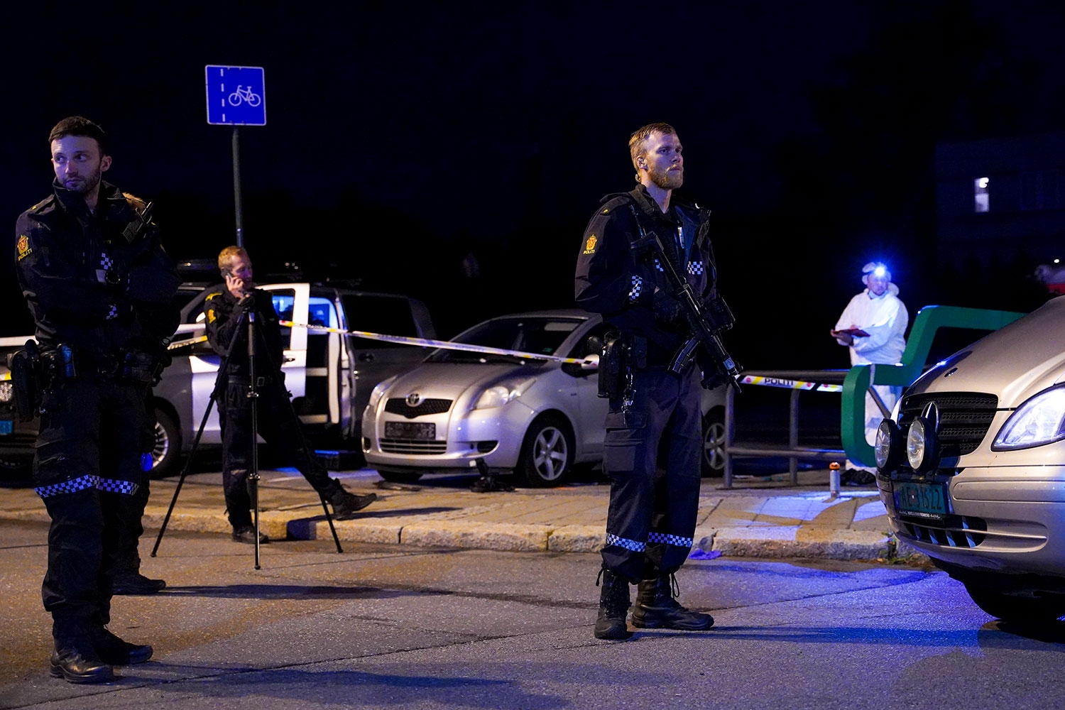 Tre kvinner ble knivstukket i Sarpsborg sent tirsdag kveld.