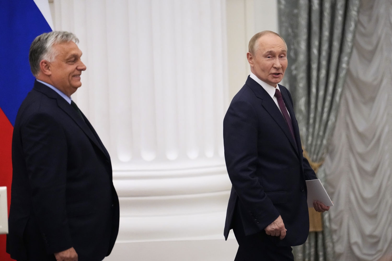 Ungarns statsminister Viktor Orban (t.v.) står på god fot både med Russlands president Vladimir Putin (t.h.) og USAs president Donald Trump. De to presidentene skal etter planen møtes i Budapest senere i måneden.