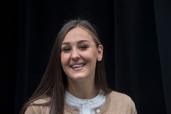 Anna Rasmussen (22), mest kjent som bloggeren «Mamma til Michelle», får en bot på 100.000 kroner for å ha arrangert konkurranser uten å ha delt ut premier.