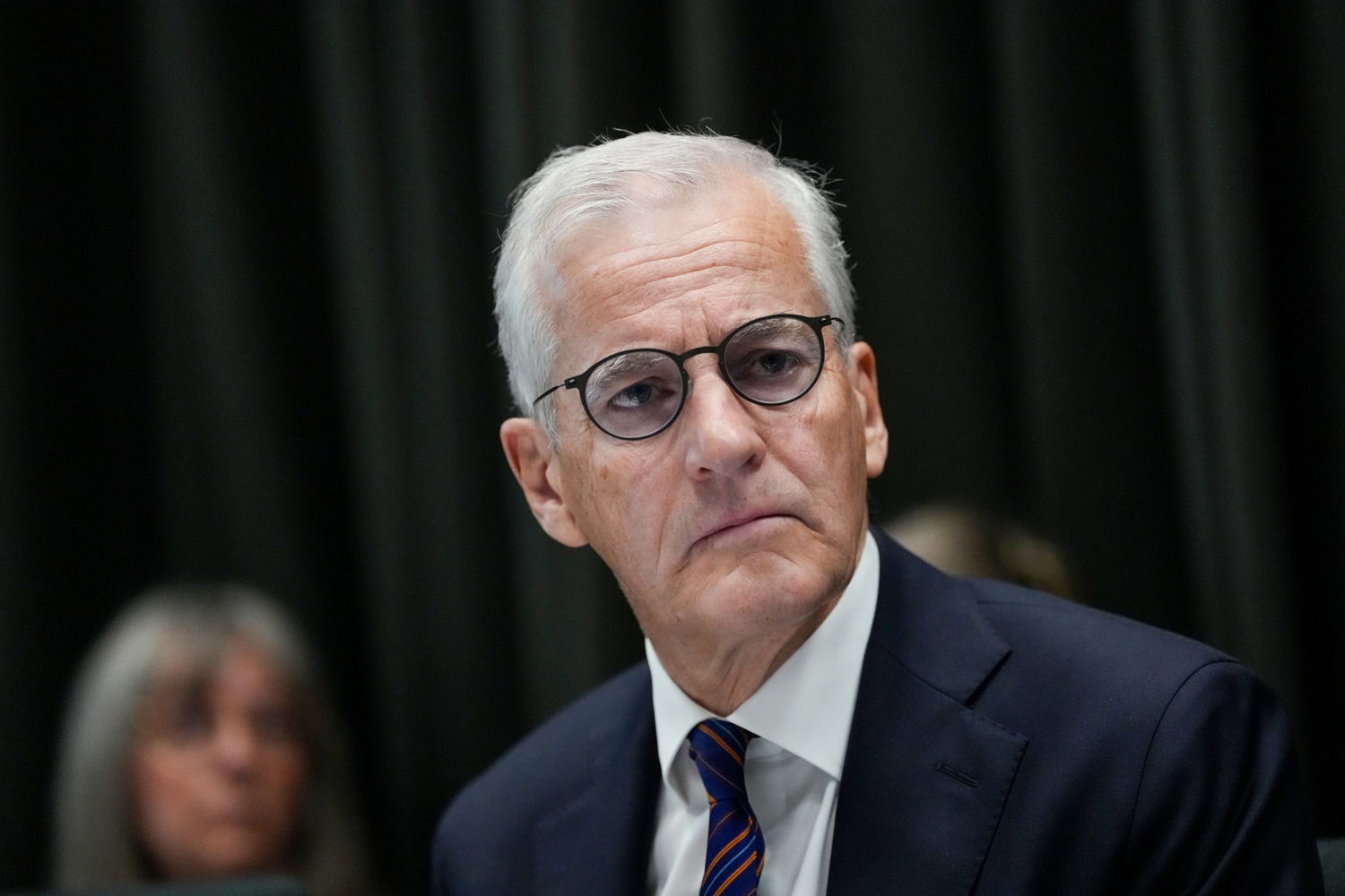 Statsminister Jonas Gahr Støre var fredag i møte hos Kripos om skadelige nettmiljøer.