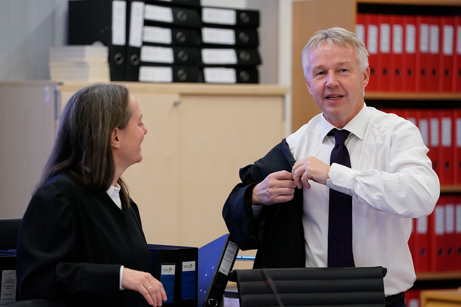 Jan Egil Presthus og Guro Glærum Kleppe fra Spesialenheten for politisaker var aktorer i den gjenopptatte ankesaken mot Eirik Jensen. Nå kan saken bli utsatt som følge av Presthus' dødsfall for en uke siden.