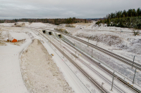 Inngangene til Blixtunnelen og Roåstunnelen fra Ski i retning Oslo S. Follobanen ble åpnet 12. desember, men ble stengt åtte dager senere. Prestisjeprosjektet holdes stengt inntil videre.