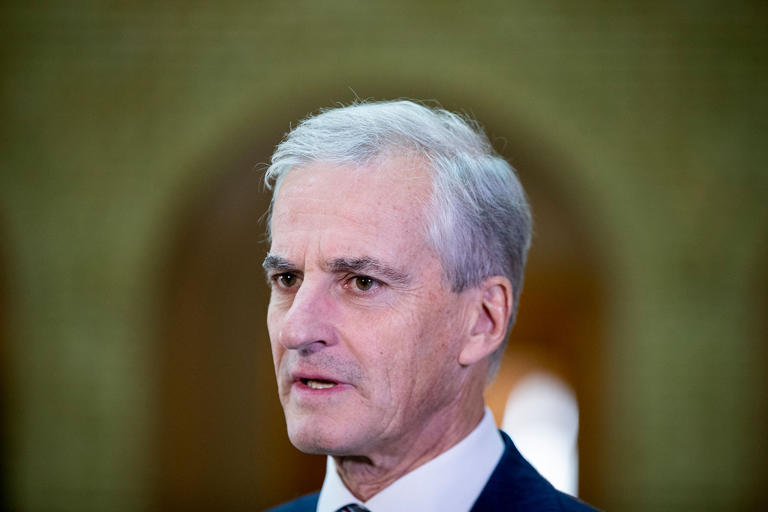 Statsminister Jonas Gahr Støre (Ap) sier til den britiske avisen Financial Times at en brå nedlegging av norsk oljeproduksjon vil bety slutten for det grønne skiftet.