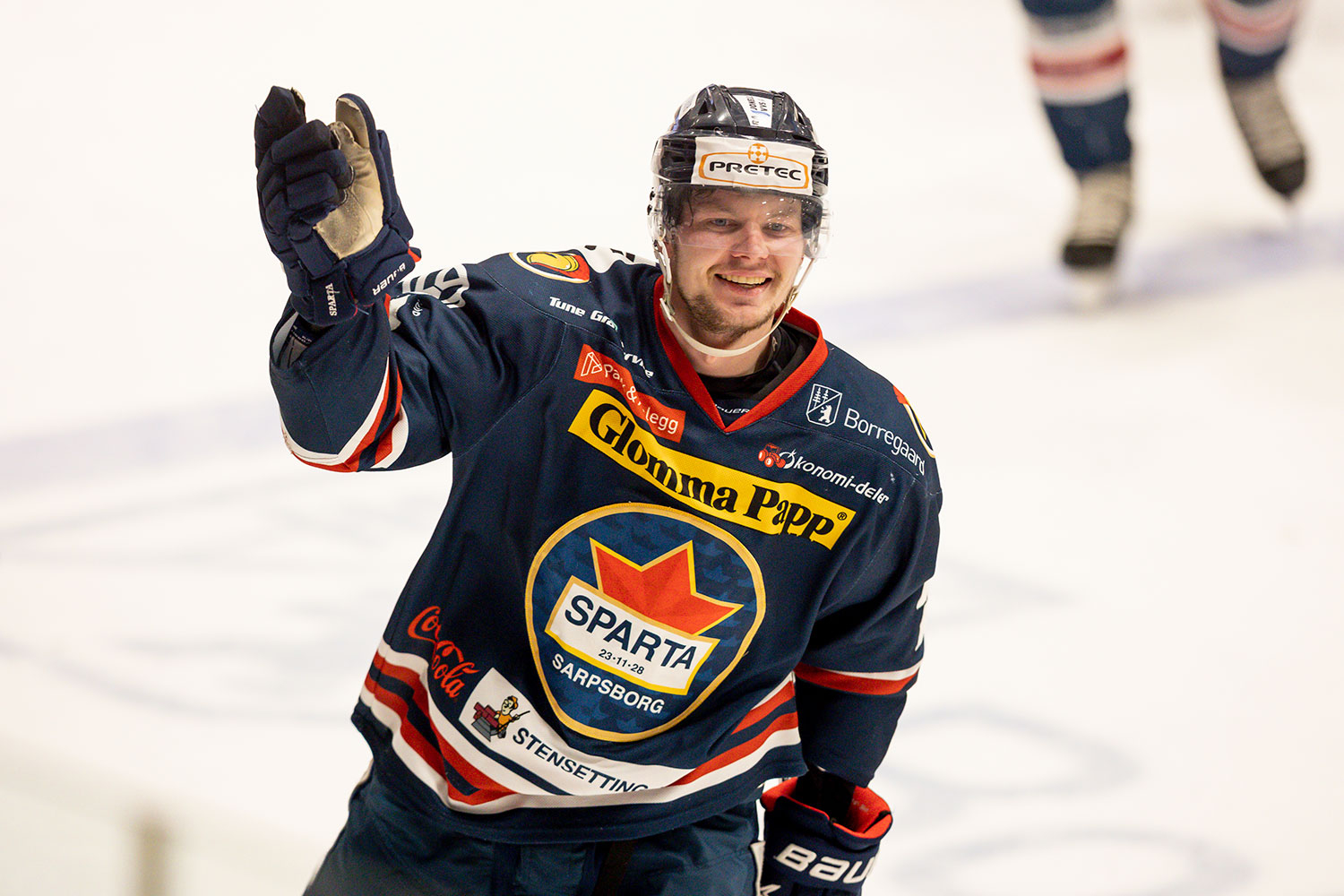 Magnus Nilsen scoret da Sparta slo Frisk Asker og klatret til 2.-plass i eliteserien ishockey.