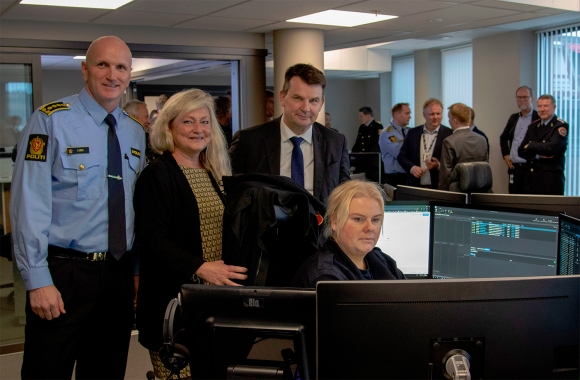 Leder av Felles enhet for operativ tjeneste i politiet Kenneth Berg, avdelingsdirektør for forebygging og sikkerhet i DSB Anne Rygh Pedersen, statsråd Tor Mikkel Wara og operatør ved 110 Hanne Håland Johansen.