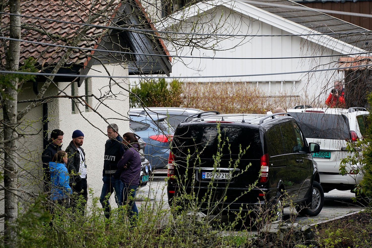 Politiet har sperret av boligen til ekteparet Hagen i Sloraveien 4 på Lørenskog tirsdag formiddag.