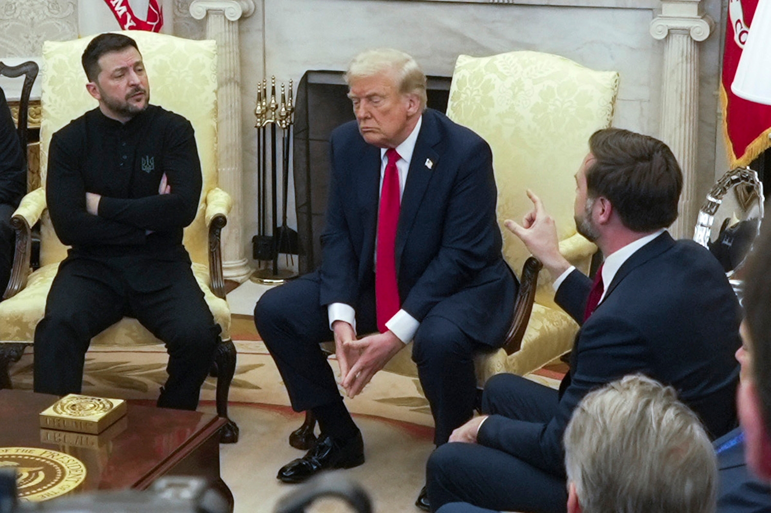 Det var dårlig stemning da USA-president Donald Trump og visepresident J.D. Vance møtte Ukrainas president Volodymyr Zelenskyj fredag.