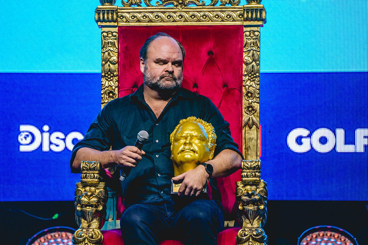 Fra høsten av er Atle Antonsen tilbake som programleder for humorprogrammet «Kongen befaler» på TV Norge.