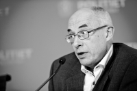 Harald Gjein gikk av som administrerende direktør i Mattilsynet som følge av den feilaktige tilsynsrapporten tilsynet leverte om en minkfarm i Sandnes i Rogaland. Her er han avbildet på en pressekonferanse i 2015.
