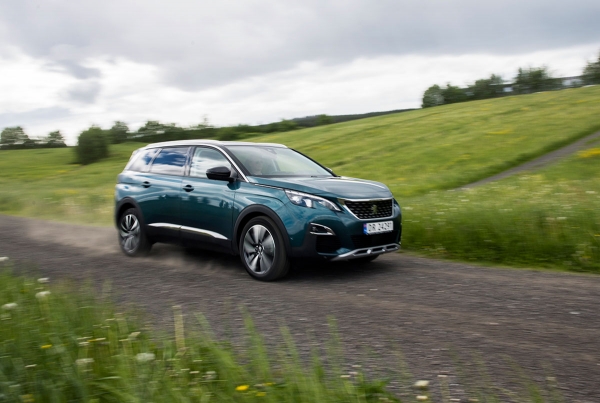 AVGIFTSHOPP: Bilimportørenes Landsforening har regnet seg fram til at en bil som Peugeot 3008 kan bli 75.000 kroner dyrere fra nyttår.