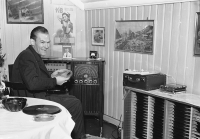 RADIOFRELST: Oskar Sandli  'Radio-Oskar»  var mannen bak de Norges eneste private kringkastingsnett på Rabba.