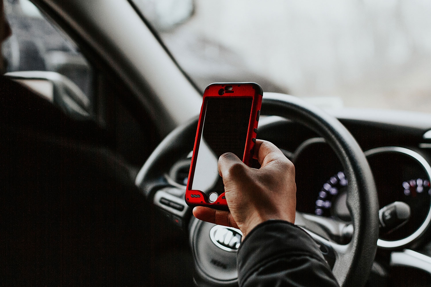 Kan bli 10 200 kroner i bot for mobilbruk i bil